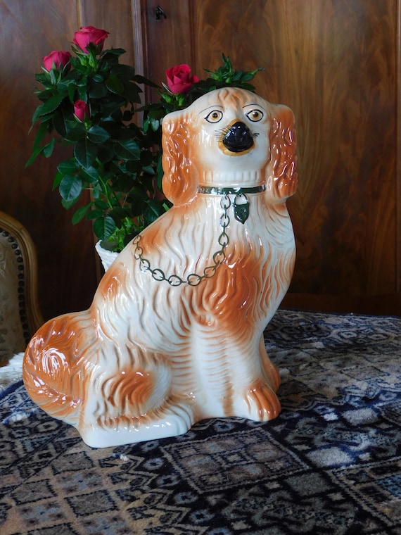 STAFFORDSHIRE STYLE WALLY Dog Figurine.ceramic King Charles