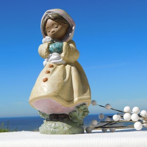LLADRÓ #2420 HUG ME Tight Figurine.Virginia Gonzalez Sculptor.Collectible Lladró Gres Finish Figurine.Rare Spanish Lladró Porcelain.Chat!