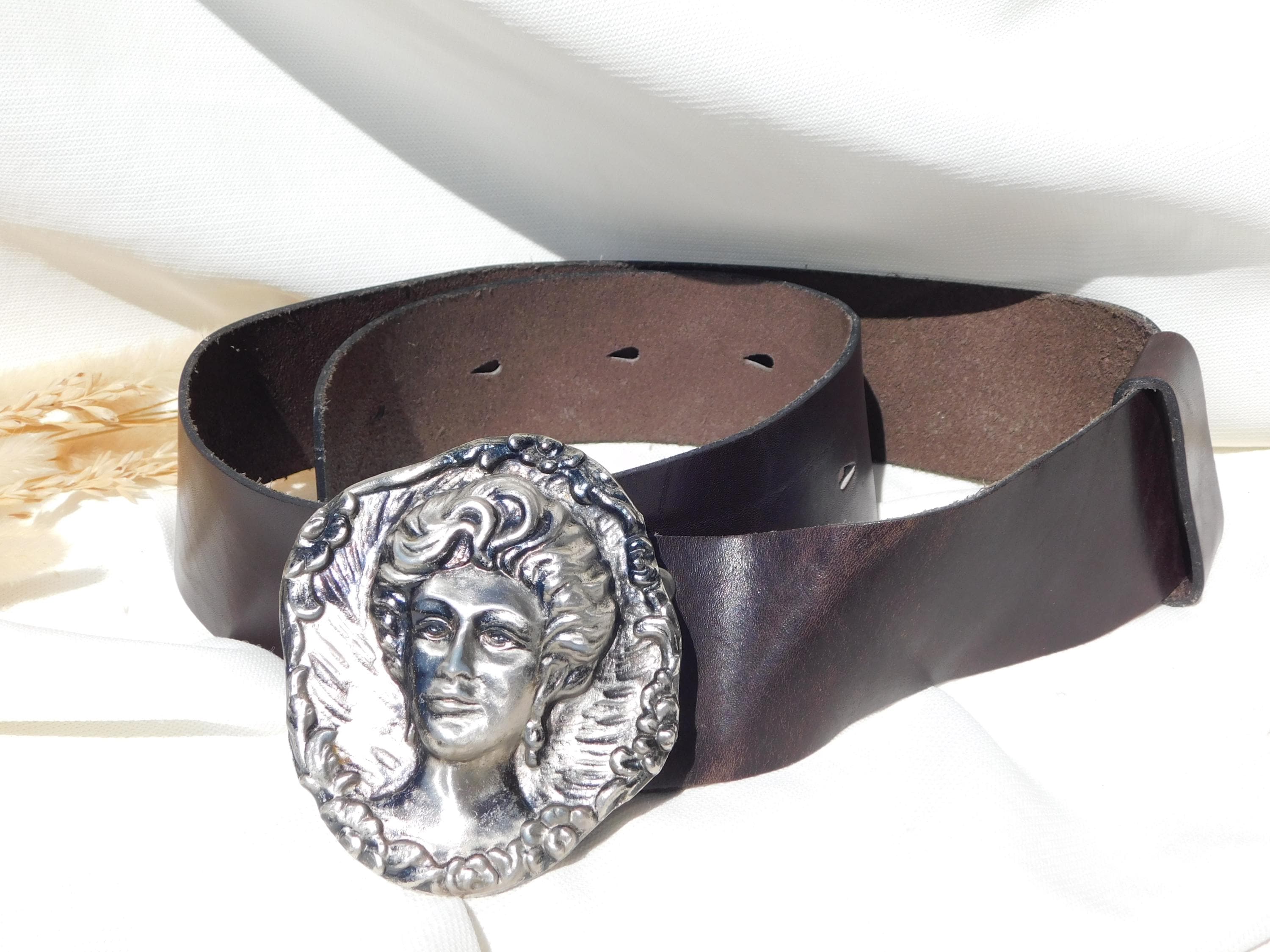 J.S.S. Elche Spain Vintage Silvertone Woman Buckle Leather Belt EUC Escada Vintage Leather Iridescent Sparkling Cheetah Print  main image 4