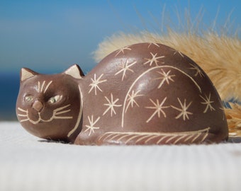 ウルグアイの猫の置物。ウルグアイ民芸陶器。エル・ガトー・ウルグアヨ