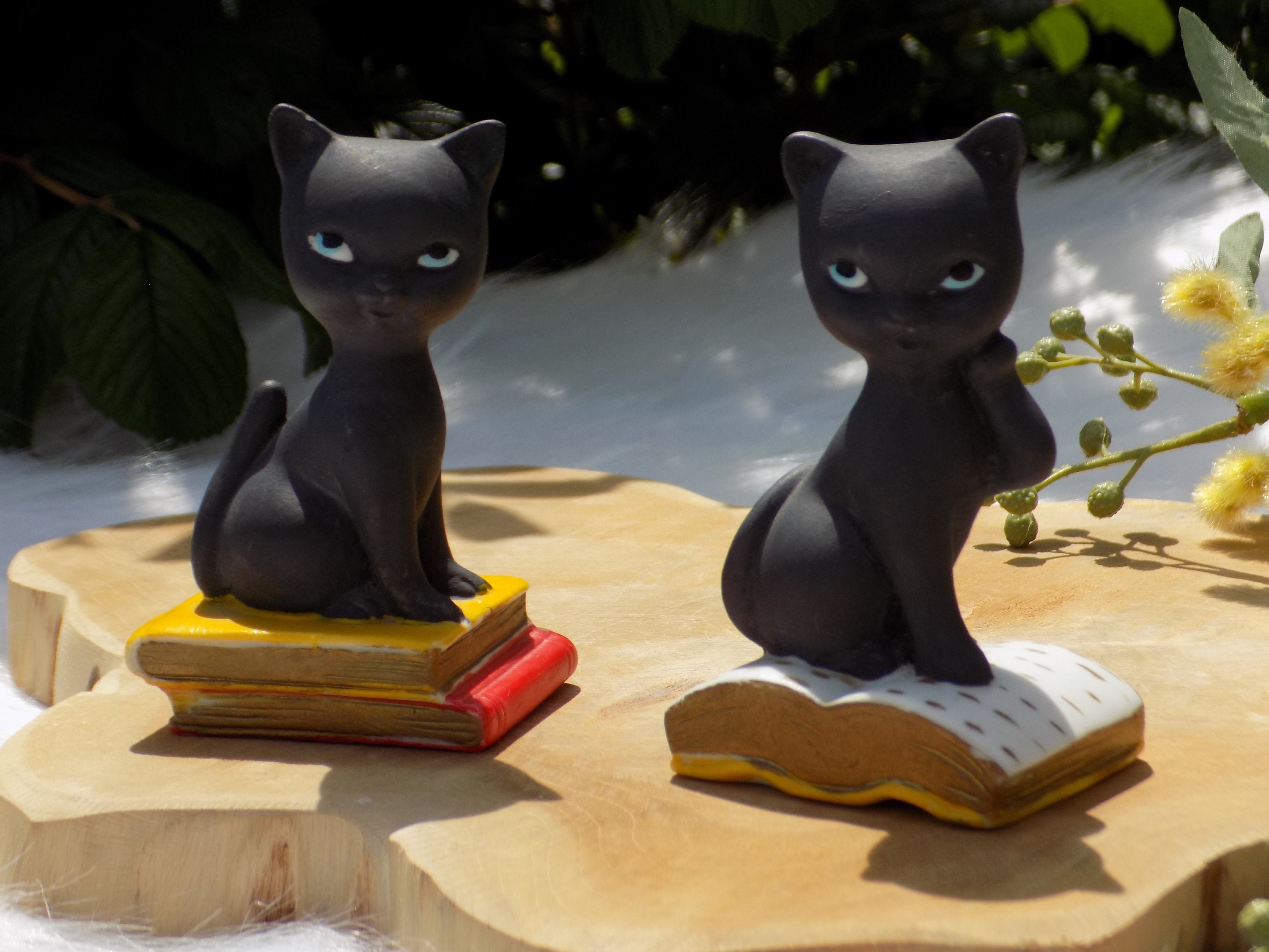 VINTAGE BLACK PORCELAIN Cats On Books Figurines.Crown Over S Etsy
