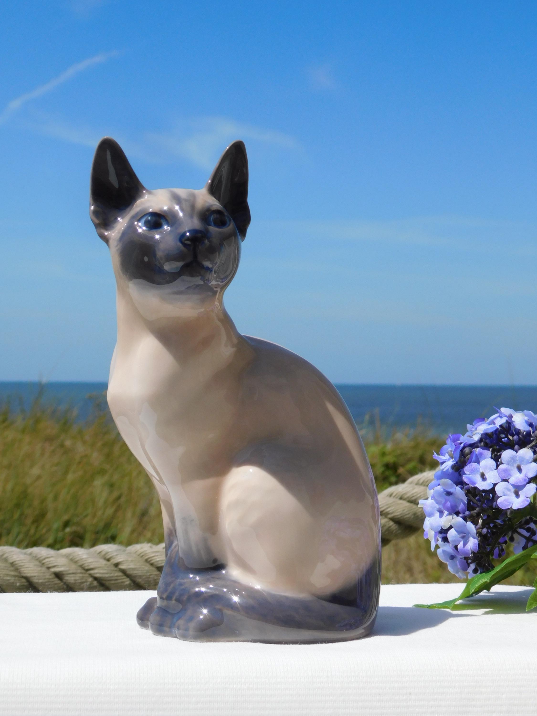 ロイヤル コペンハーゲンのシャム猫。デンマークの職人技とデザイン