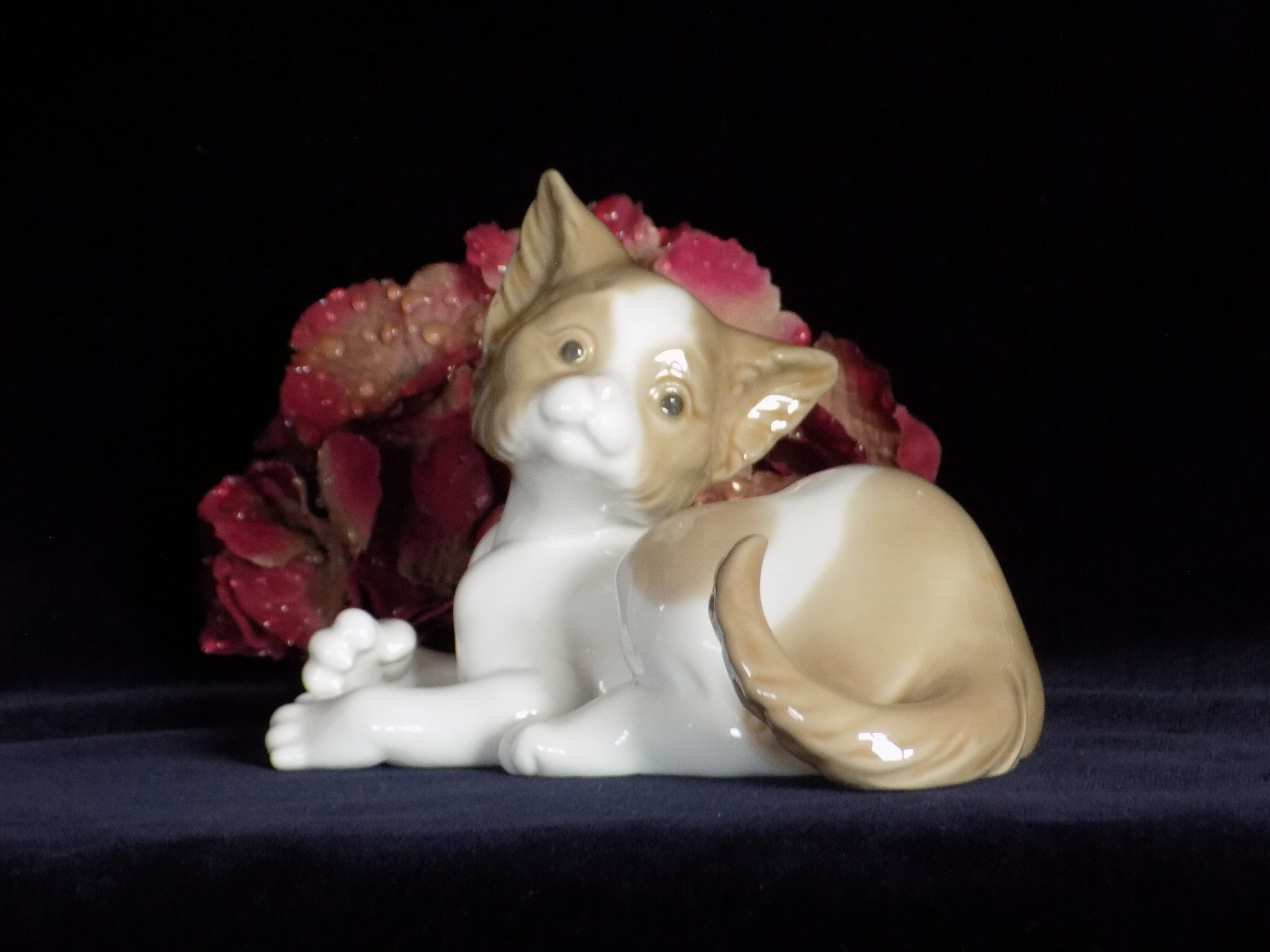 lladro surprised cat