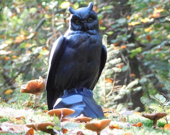 BLACK OWL STATUE.Stone Owl Figurine.Lavint 308 D.R.Patent C.Urth Marked Owl On Base.Strigiformes.Collectible Vintage Owl Statue.Beeld Uil!