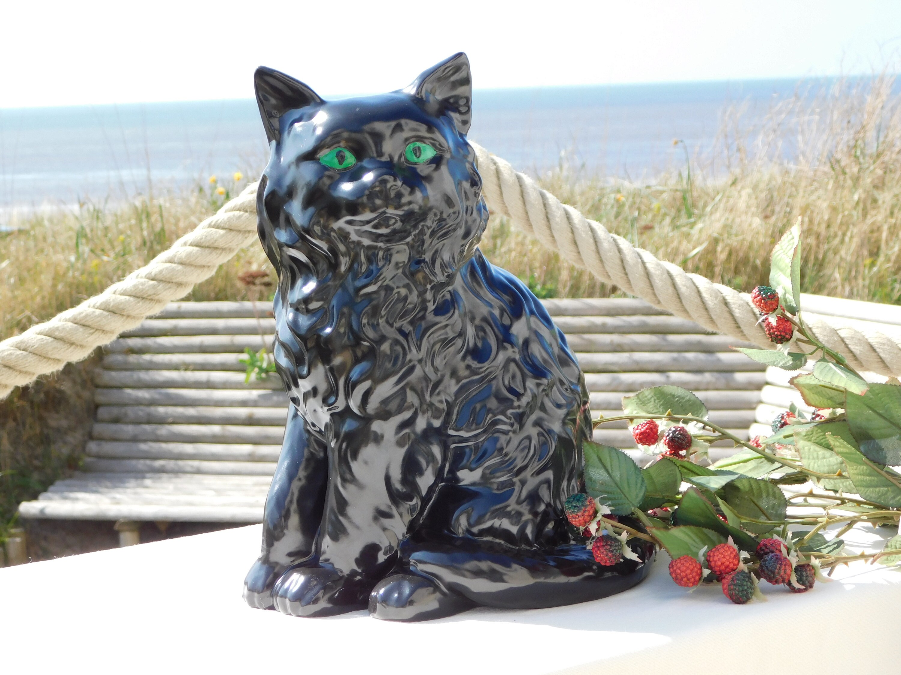 チーター？Deco Figurine Black Cat 90 Vintage Mid Century Black Cat Figurine: High Gloss Pottery