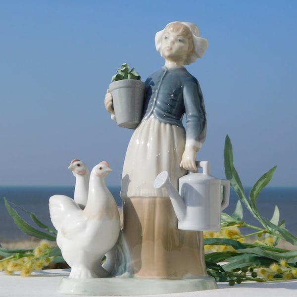 LLADRÓ #1103 „Mädchen mit Hühnern“ Figur.Jardenerita Y Gallinas.Sammlerstück aus Lladro-Porzellan.Berühmtes spanisches Porzellan-Kunsthandwerk.Lladró im Ruhestand