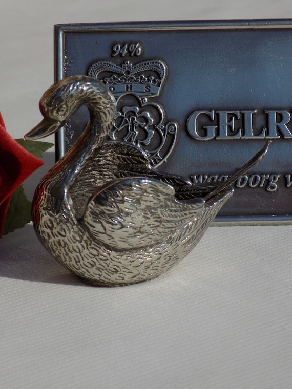 黄金の白鳥 スプーンなどをたてるものです。