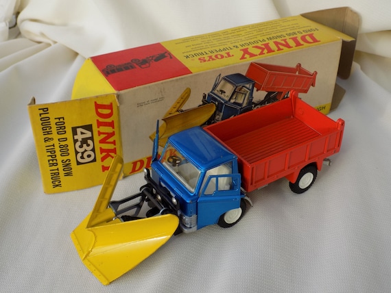 DINKY TOYS 439 FORD D.800 Snow Plough and Tipper Truck.mint