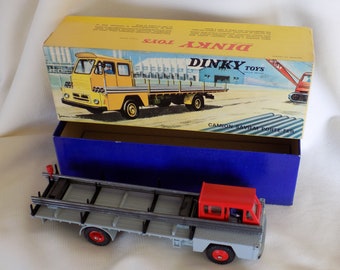 ミニカー DINKY No.885 PORTE FERS SAVIEM 57 DINKY TOYS FRANCE - 885 - Camion Saviem Porte Fers - En