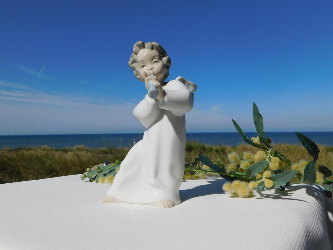 LLADRÓ #4540 ANGEL With FLUTE Figurine.collectible Lladró