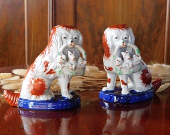 VINTAGE MANTEL DOGS.Matching Pair King Charles Spaniel Dog Figurines.Wally Dogs.Mantle Dogs.Traditional Style Dogs With Puppies In Baskets!!