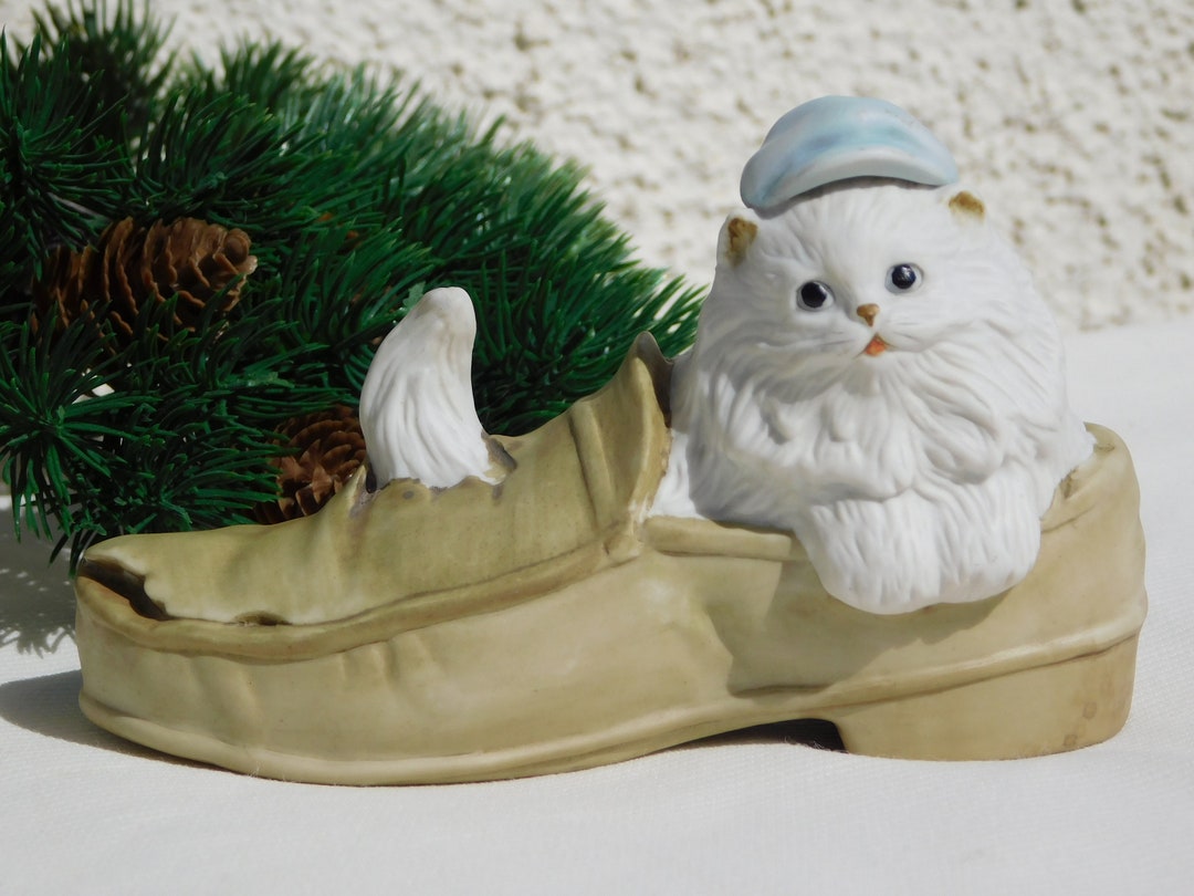 VINTAGE LONG HAIRED White Cat in Shoe Figurine.ceramic White Angora Cat.persiano Gatto