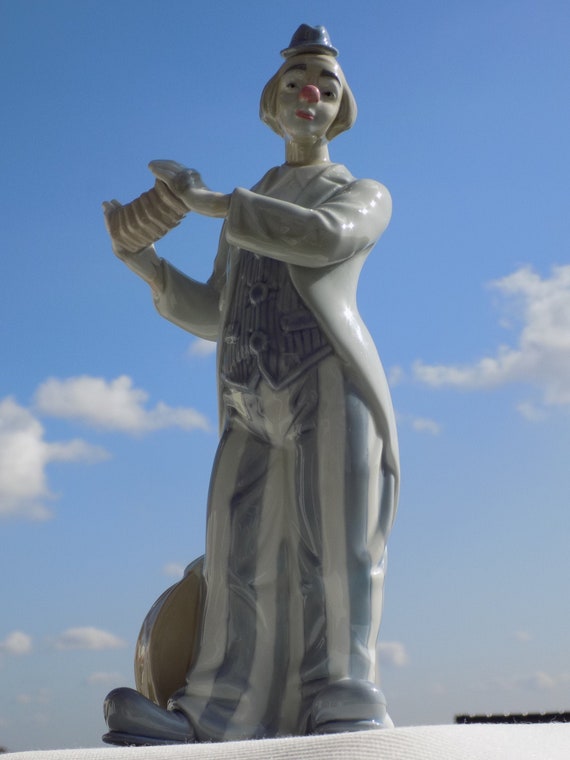 MIQUEL REQUENA CLOWN. Vintage Spanish Porcelain Clown Figurine
