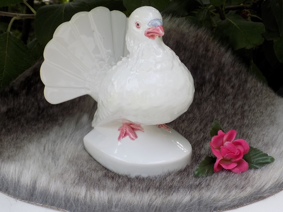 VINTAGE CERAMIC PIGEON With Storage Place.vintage White Dove