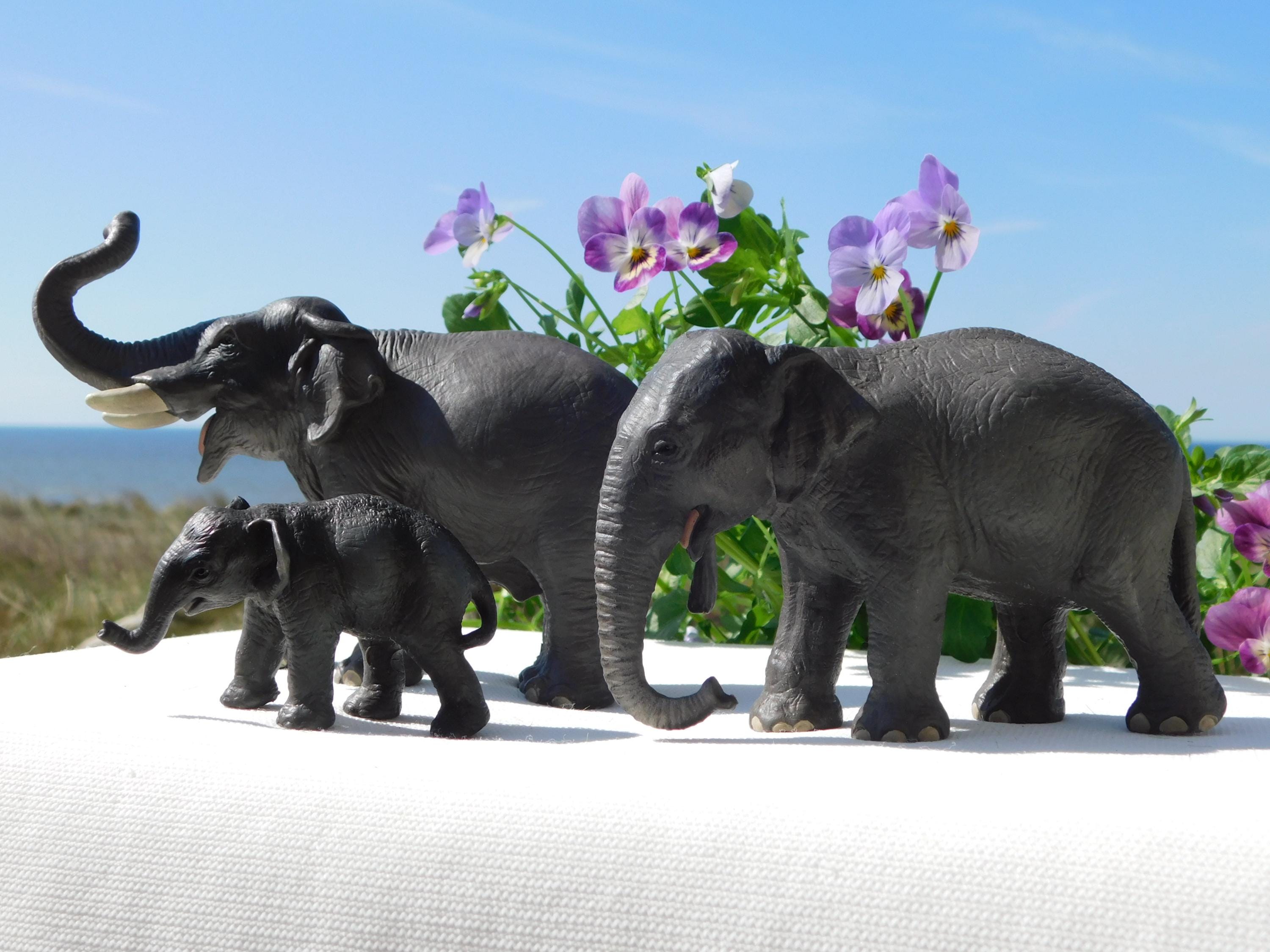 Schleich Asiatischer Elefant. 3-tlg. Schleich Wild Life Figuren. Seltene Schleich Tiere. Realistisches Wildtierspielzeug. Elefantenbulle + Kuh + Kalb. Schön!