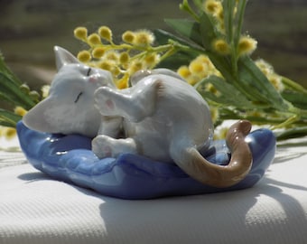 ZILLERMAHLER PORCELAINE CAT.Zillermahler Porcelain Cat Statue.Porcelain Cat Statue.Collectible Cat Figurine.Chat.Gato.Cat Cadeau Présent!