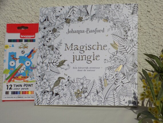 MAGICAL JUNGLE COLORING BOOK. Johanna Basford Magical Jungle