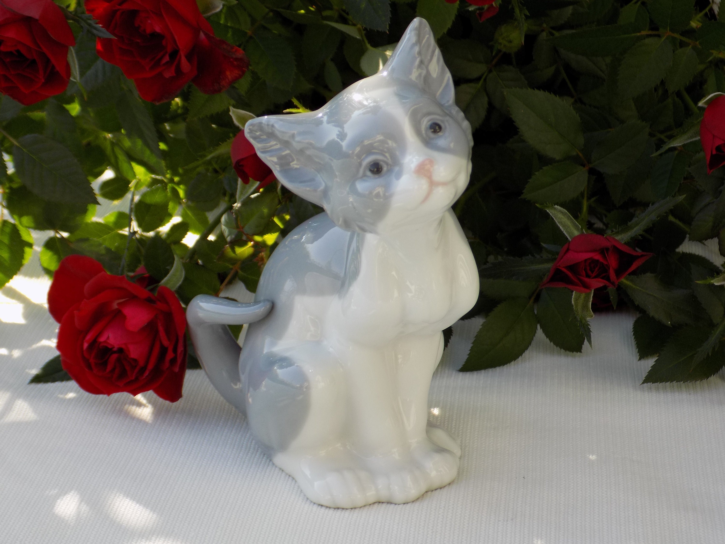 LLADRà 5113 'FEED ME' Porcelain Cat Figurine.Lladró | Etsy