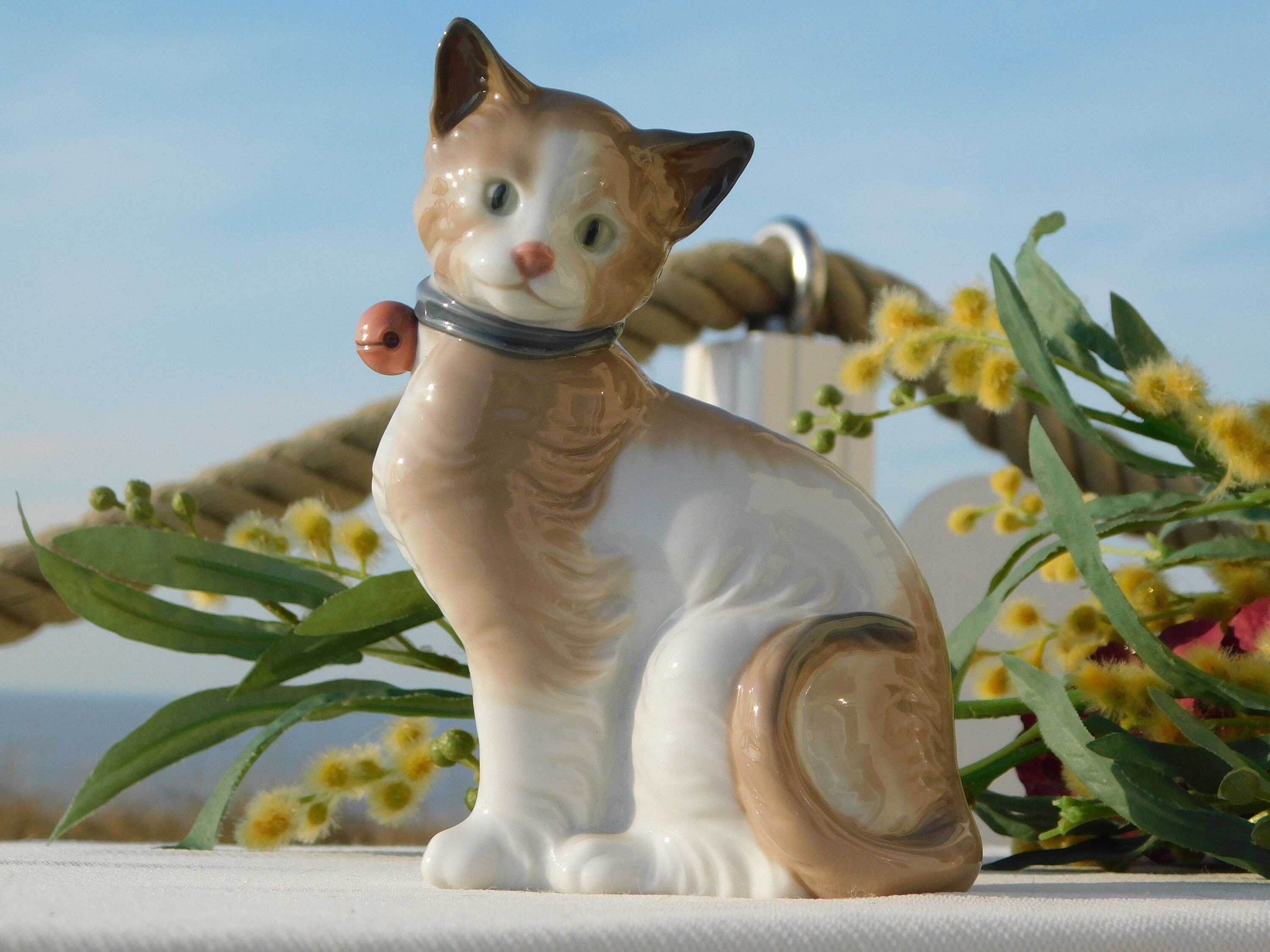 NAO PORCELAIN 猫の置物 492 すべて飾り付けられています NAO PORCELAIN 猫の置物 492 すべて飾り付けられています