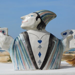CERAMIC JOKER WITH Deck Of Cards In Both Hands.Magical Hand Crafted Ceramic Figurine.Jolly Joker Statue.Magisk Figur.Magische Figur.Joker!