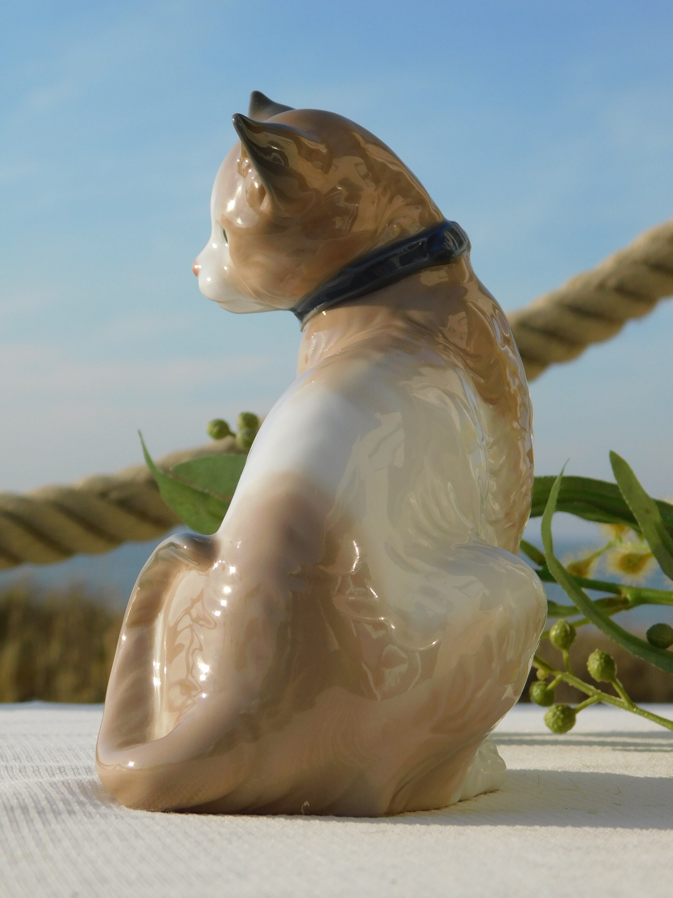 NAO PORCELAIN 猫の置物 492 すべて飾り付けられています NAO PORCELAIN 猫の置物 492 すべて飾り付けられています