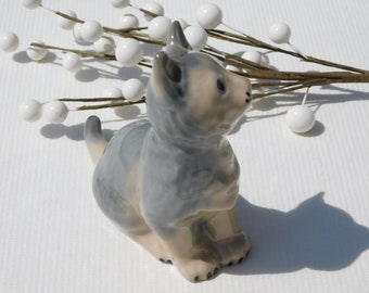 きれいなマーク付きスペイン製磁器猫の置物。ヴィンテージマーク付き