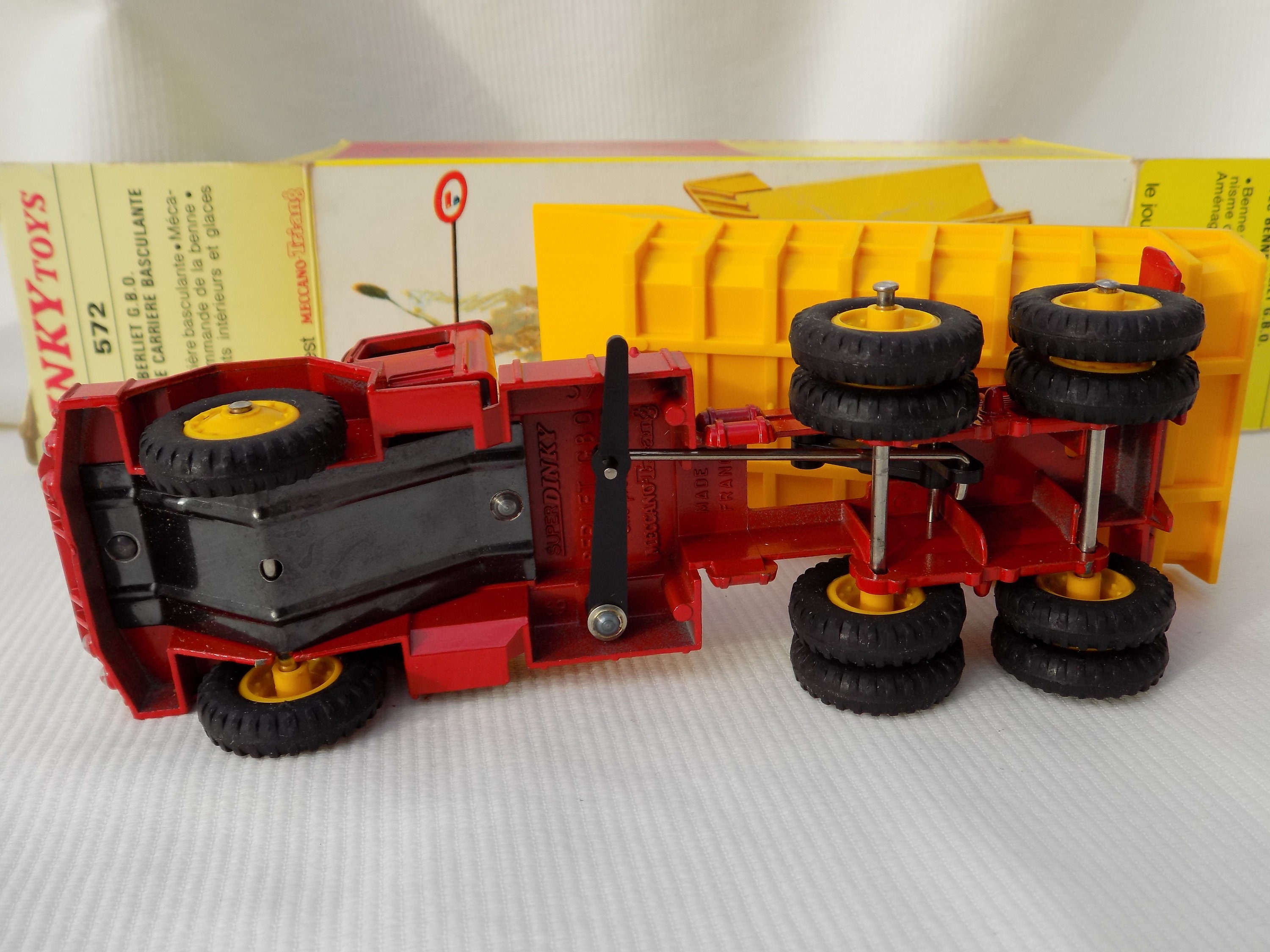 DINKY TOYS FRANCE. BERLIET GBO Benne. Ref: 572. + Boite