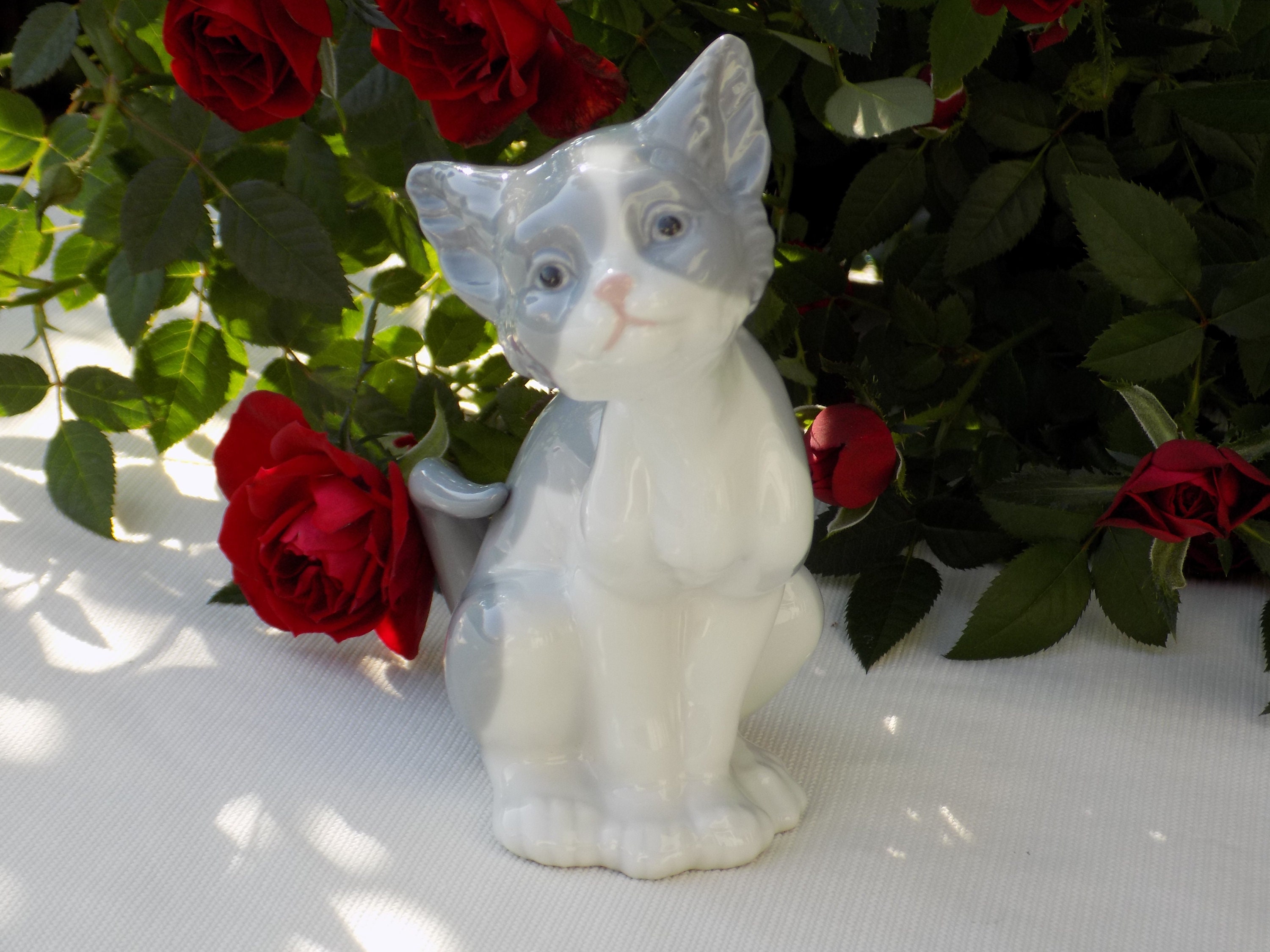 LLADRà 5113 'FEED ME' Porcelain Cat Figurine.Lladró | Etsy