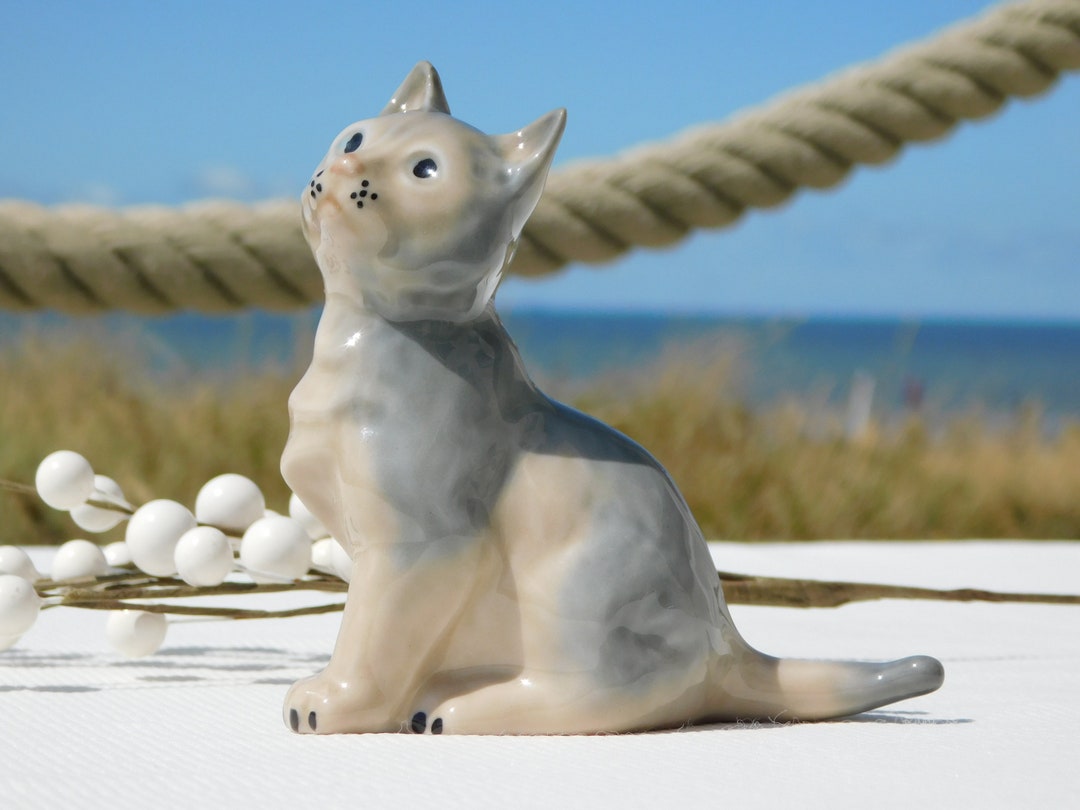 陶の猫　アトリエ夢　有田焼　磁器　陶の動物　置物 アトリエ夢｜有田観光協会 ありたさんぽ