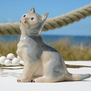 SAUBER GEMARKT, HERGESTELLT in Spanien Porzellan-Katzenfigur. Vintage markierte spanische Porzellankatze. Sammlerstück. Saubere Spanien-Figur. Katzenfigur. Wunderschön!