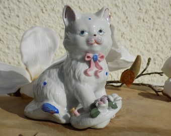 VINTAGE PORCELAIN CAT Figurine.Cat With Flowers Statue.Cat Lovers Gift Present.Porseleinen Kattenbeeldje.Porslinskattfigur.Cat Art Craft.Kat