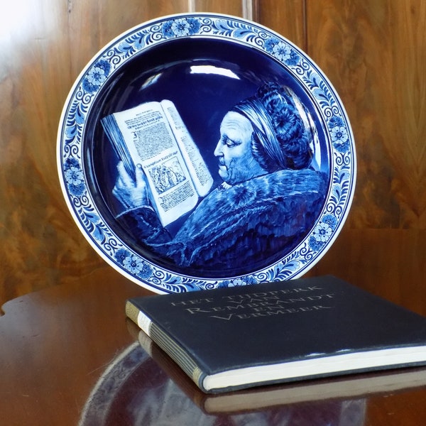 VINTAGE BLUE DELFT Wall Plate . Royal Goedewaagen Blue Delft Handwork A.v.P.Rembrandt's Moeder.Gerard Dou.Vintage Delfts Blauw Wandbord.Mint!