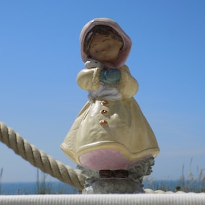 LLADRÓ #2420 HUG ME Tight Figurine.Virginia Gonzalez Sculptor.Collectible Lladró Gres Finish Figurine.Rare Spanish Lladró Porcelain.Chat!