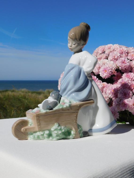 極美品　リヤドロNAO　The Colors Of My Garden　少女　犬 極美品 リヤドロNAO The Colors Of My Garden 少女 犬 メルカリ