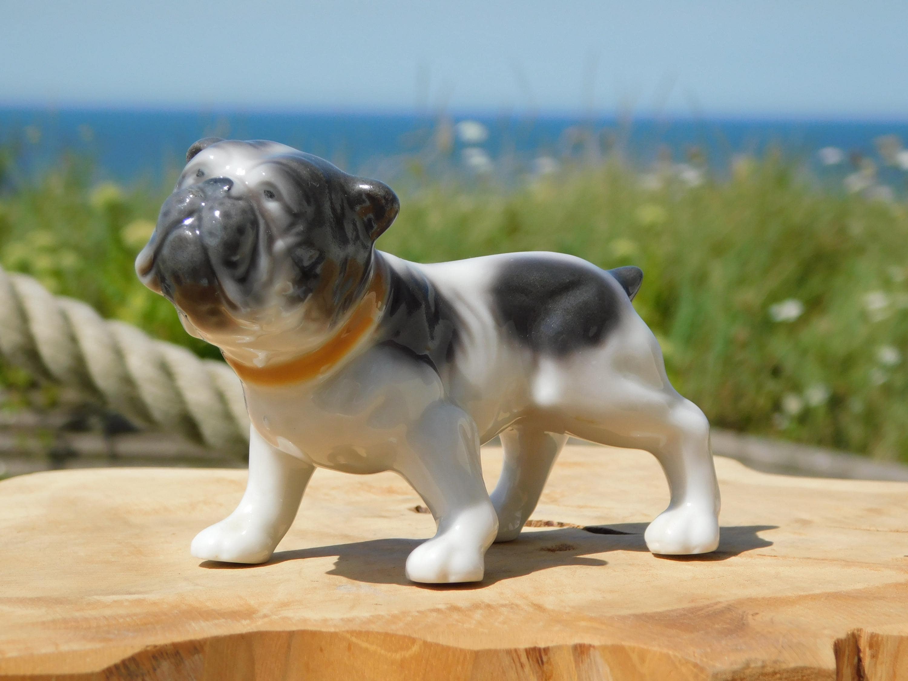 VINTAGE CERAMIC Bulldog.7cm British Bulldog Figurine.stunning