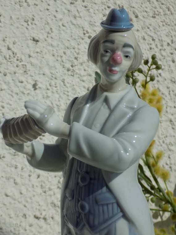 MIQUEL REQUENA CLOWN. Vintage Spanish Porcelain Clown Figurine