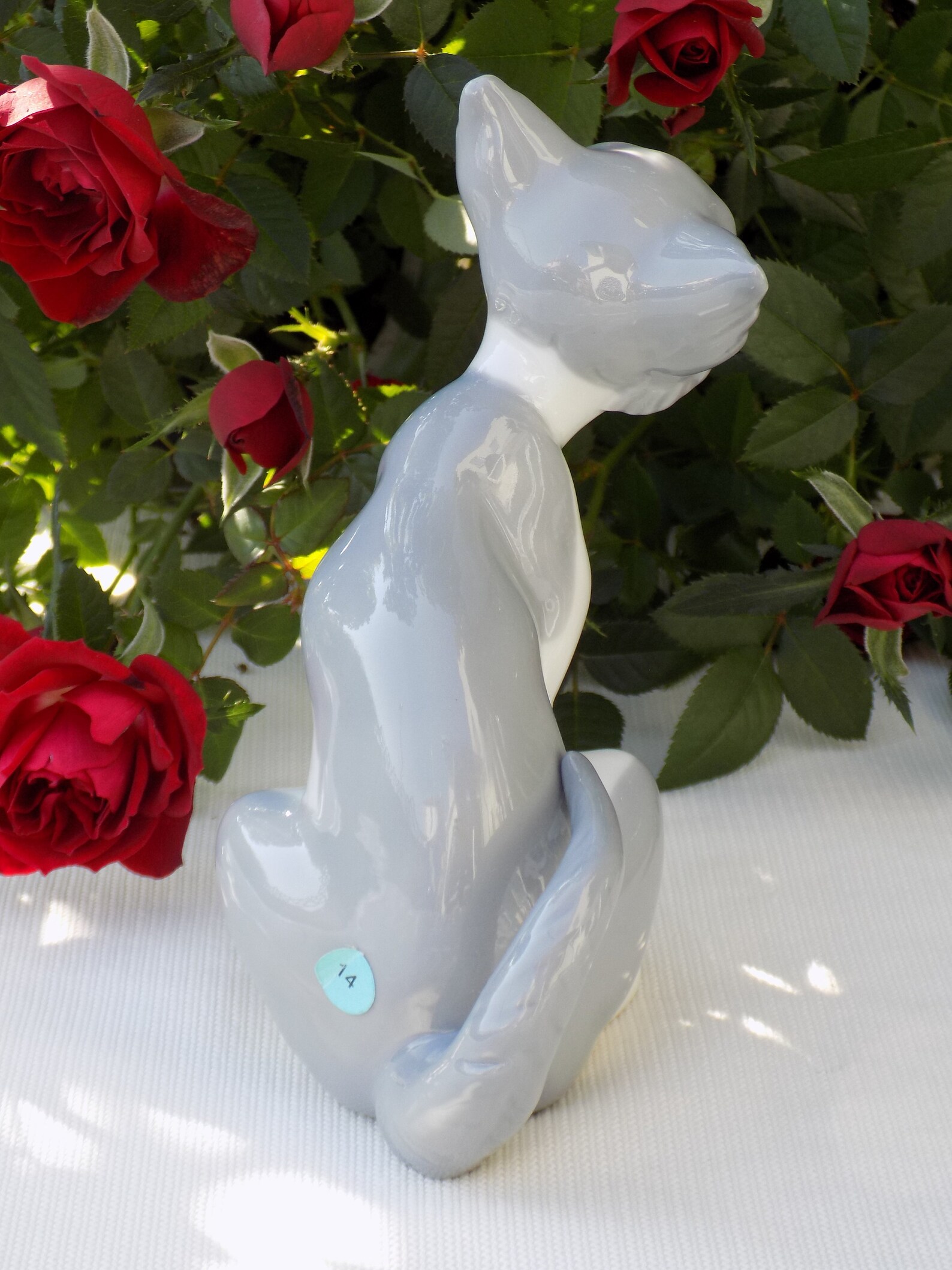 lladro cat with flowers