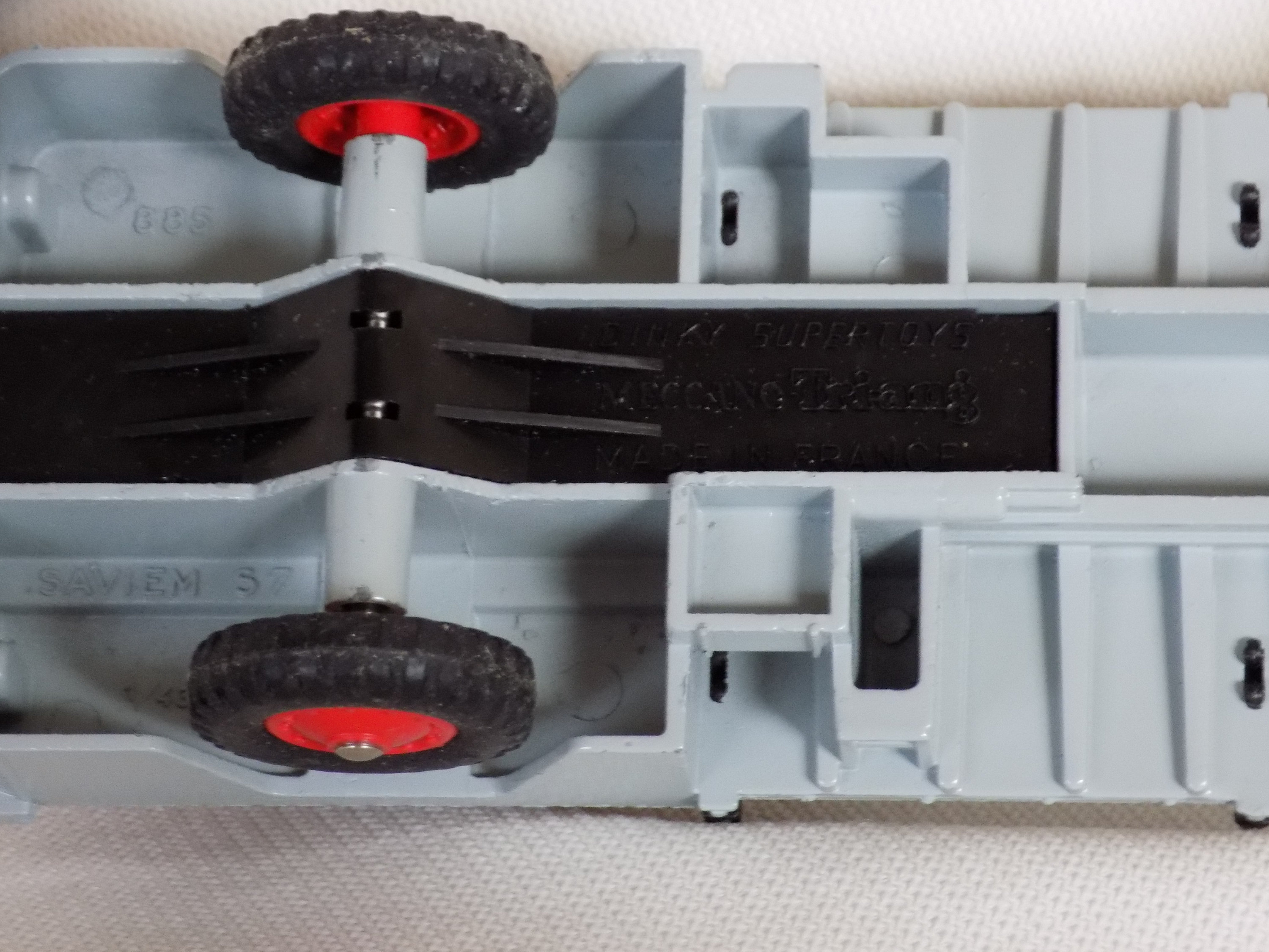 ミニカー DINKY No.885 PORTE FERS SAVIEM 57 Dinky toys camion saviem porte-fer 885 - Jeux & Jouets