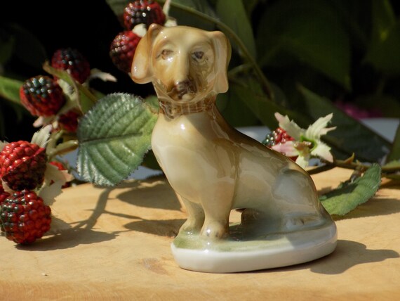 ZSOLNAY PORCELAIN DACHSHUND Figurine.Vintage Made In Hungary 