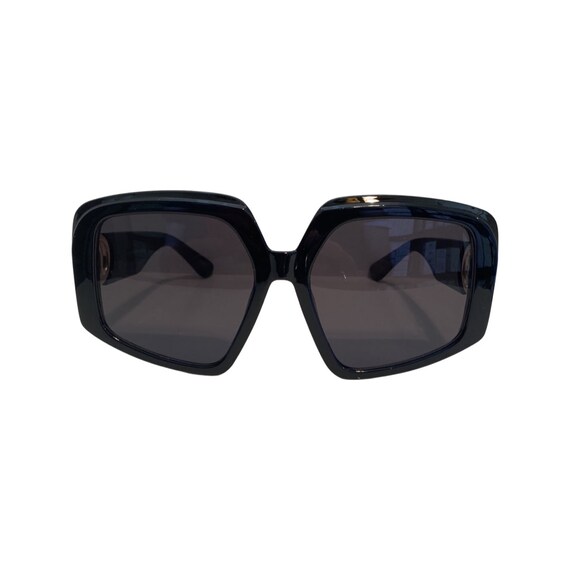 Ladies top large sunglasses