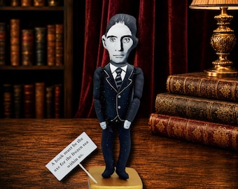 Figura artesanal de Franz Kafka, escritor y modernista / Decoración de literatura existencialista
