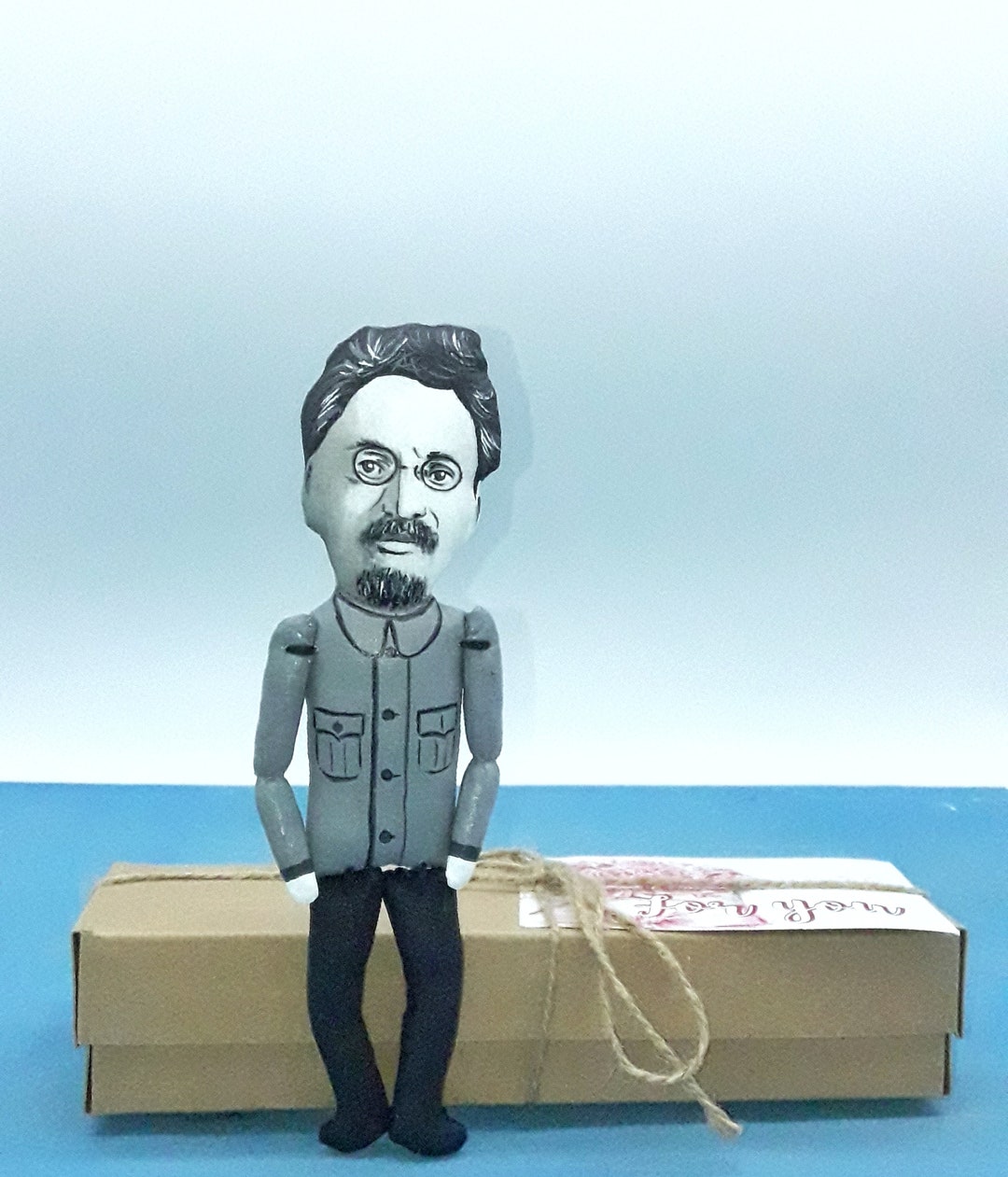 レオン・トロッキー レオン・トロツキーのミニチュアフィギュア革命家 - 歴史教師への贈り物 - 手描きのコレクター人形 - Etsy 日本