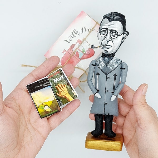 Jean Paul Sartre Français philosophe, activiste, critique littéraire - Professeur de philosophie Gift - Poupée de collection peinte à la main + livre miniature