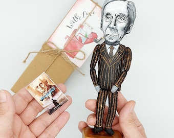 Bertrand Russell – Figura de filósofo y lógico hecha a mano / Decoración de filosofía analítica