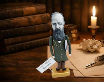 Figurine faite main de Fiodor Dostoïevski : décoration livresque, cadeau de philosophie