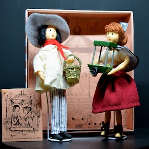 Vintage Dolls, "It was Peynet who drew me", Editions Atlas, illustrated box and booklet, "Marchande des 4 saisons and Fort des Halles"