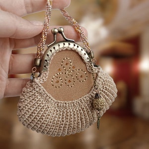 Classic Clasp Bag with embroidery Bronze Kiss Lock Bag for Smart Doll