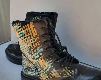 Handpainted chukka boots , women's boots, black boots size 40 , women's combat boots, ladies shoes, black boots, handpainted boots