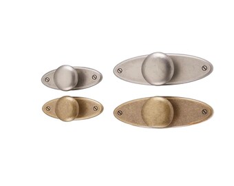 Puxador oval com placa e acabamento em relevo para gaveta de armário antigo