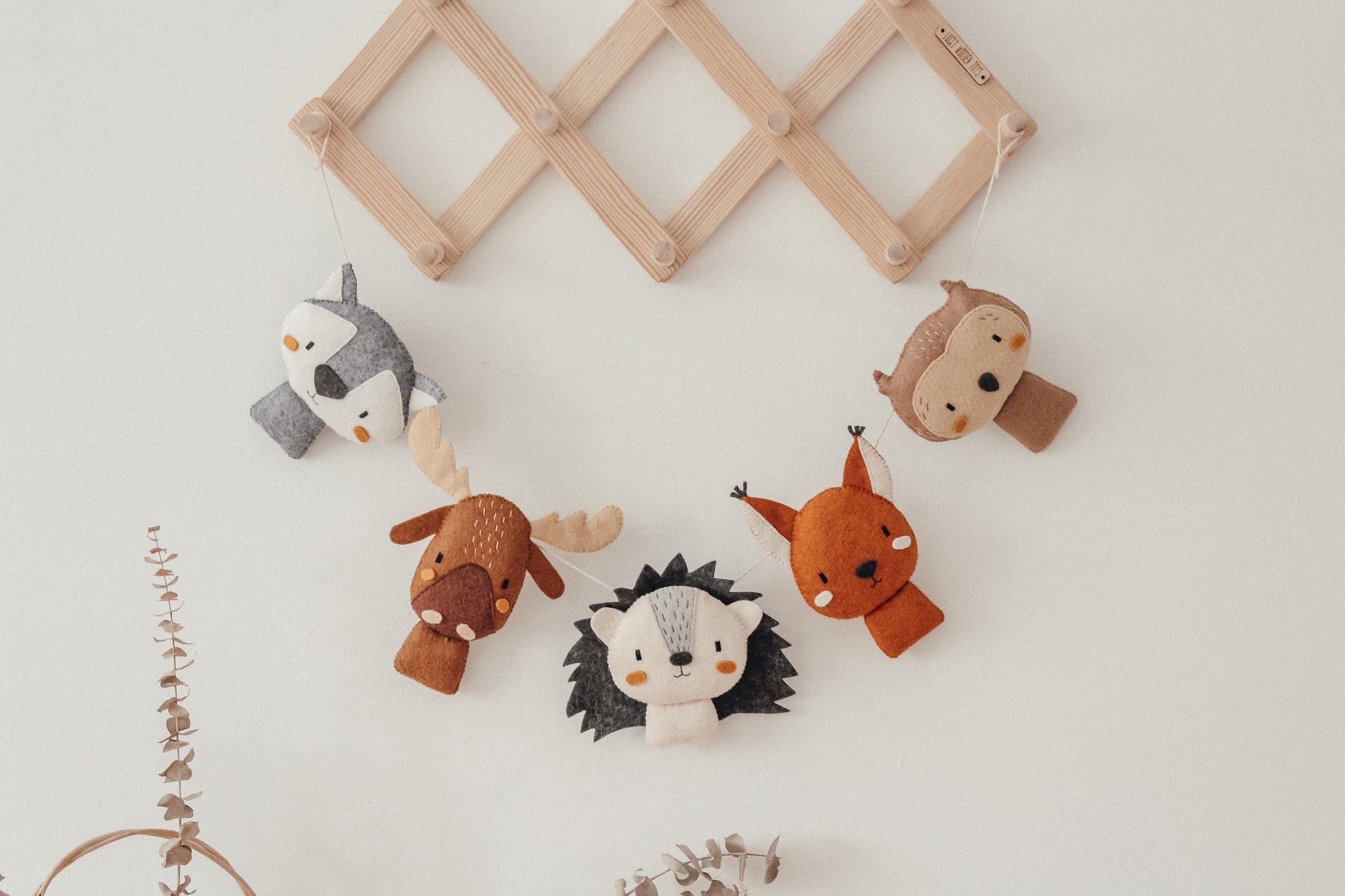 フェルトの森の動物ガーランド：赤ちゃんの部屋の装飾 - Etsy 日本